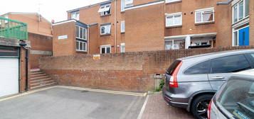 3 bed flat to rent