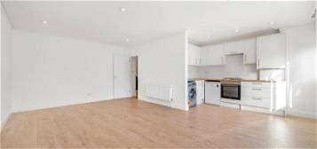 Flat to rent in Norwood Road, London SE24