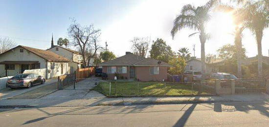 1517 Pacific St, Bakersfield, CA 93305