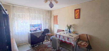 Apartament cu 3 camere, etaj intermediar - Micro 17