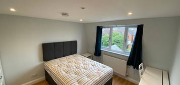 End terrace house to rent in George Road, Guildford GU1