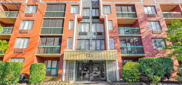 121 Wellington Ct Apt 2J, Staten Island, NY 10314