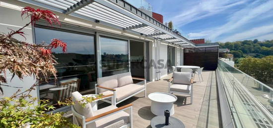 Penthouse T4 Duplex Totalmente Mobilado com piscina privativa e vista para o Rio Douro