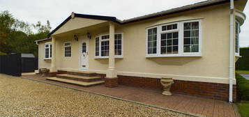 2 bedroom detached house