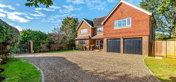 5 bed detached house for sale