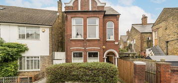 Maisonette for sale in Glenfield Road, London SW12