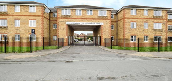 Flat for sale in Maybank Avenue, Hornchurch RM12