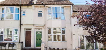 4 bed terraced house to rent