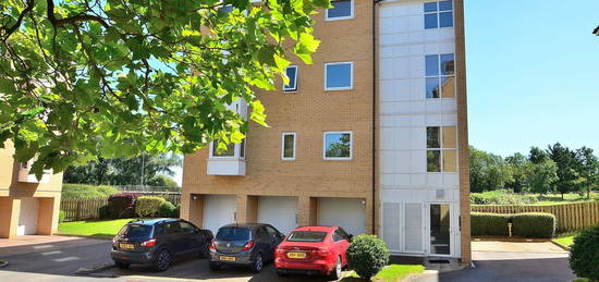 Flat to rent in Calvie Croft, Hodge Lea MK12