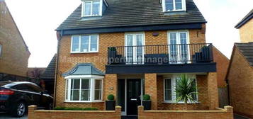 5 bedroom detached house