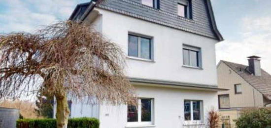 Mehrfamilienhaus mit 3 Wohneinheiten Garagenanbau, Stellplätzen u. Garten