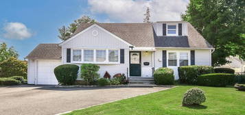 2 John St, Greenvale, NY 11548