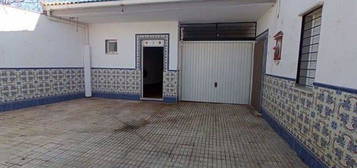 Casa adosada en calle Antequera en Zona de la Vega, Antequera