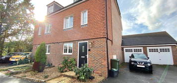 4 bed semi-detached house to rent