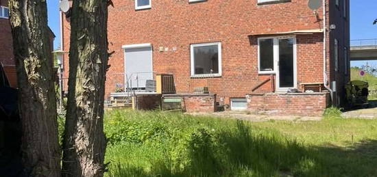 Preiswerte 8-Zimmer-Doppelhaushälfte mit EBK in Lübeck St. Jürgen