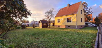 TOLLES WOHNHAUS IN GUTER, ZENTRALER LAGE MIT GARAGE, HERRLICHEM GARTEN UND NEBENGEBÄUDE