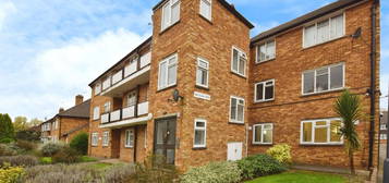 Flat to rent in Woodgrange Close, Kenton, Harrow HA3