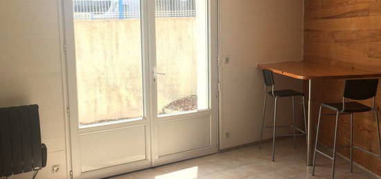 Studio avec jardin centre st ave ( 5 mn de vannes)