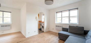 Studio flat for sale