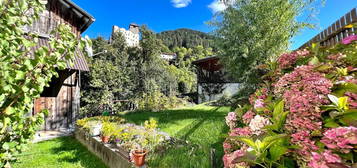 Idyllisches Häuschen mit Stadel, schönem Garten und herrlichem Schloßblick