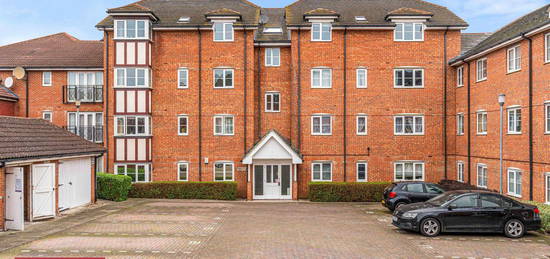 Flat for sale in Ottawa Court, Broxbourne EN10