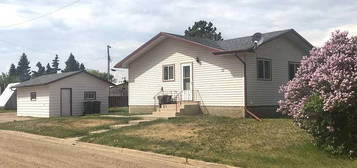 4802 E 48th St, Berwyn, AB T0H 0E0