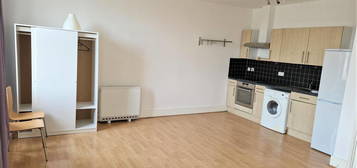 Studio to rent in Kilburn High Road, London NW6