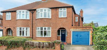 3 bed semi-detached house for sale