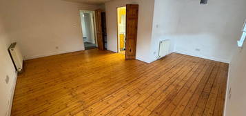 2 bed flat to rent