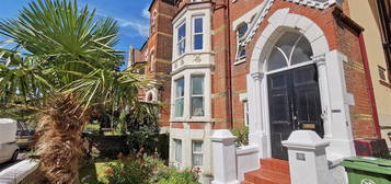 Flat to rent in Lennox Road South, Southsea PO5