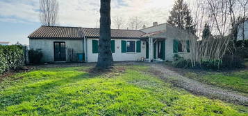 Maison de plain-pied  à vendre, 5 pièces, 3 chambres, 112 m²