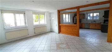 Helle offene 2 Zimmer-KG-Wohnung in Troschenreuth