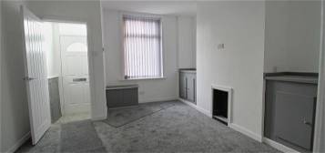 Terraced house to rent in Victoria Street, Denton, Manchester M34