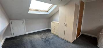 Studio to rent in Hainault Road, London E11