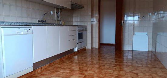 Apartamento T3 c/ garagem Olivais