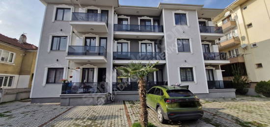 ADAPAZARI, ÇARŞI MERKEZDE KİRALIK 1+1 APART DAİRE