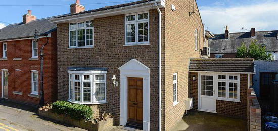 5 bedroom detached house