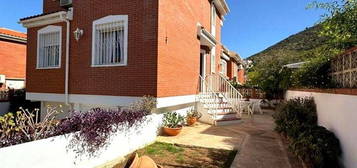 Chalet pareado en venta en calle María Flors Sirera