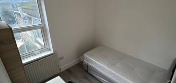 Room to rent in Howards Road, Plaistow, London E13