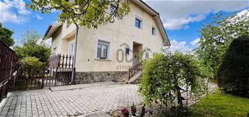 Győri családi ház eladó, 165 négyzetméteres, 5 szobás