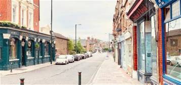 Flat to rent in Crown Road, St Margarets, Twickenham TW1