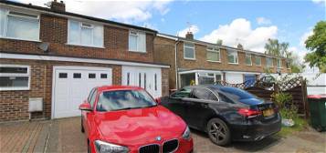 Property to rent in Saunders Close, Crawley RH10