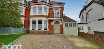 6 bedroom semi-detached house