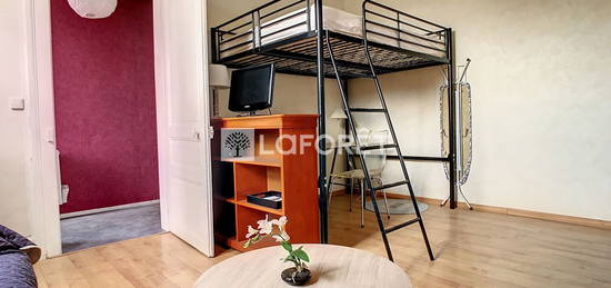 Studio meublé  à louer, 1 pièce, 32 m², Étage 1/3