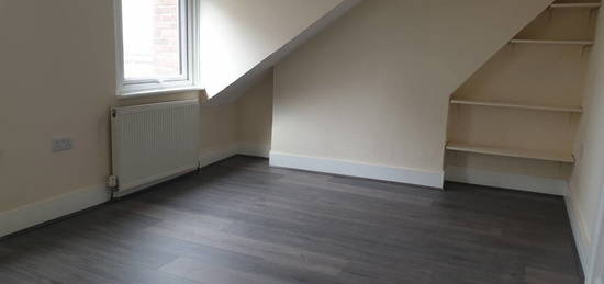 Studio to rent in Green Street, Upton Park E13