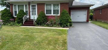 5 Tyron Ct, Albany, NY 12203