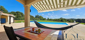 Villa au calme avec piscine et vue dégagée