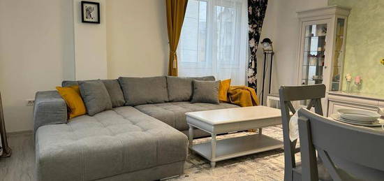 Apartament de 2 camere decomandat zona Miroslava