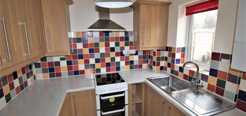 2 bedroom semi-detached house to rent