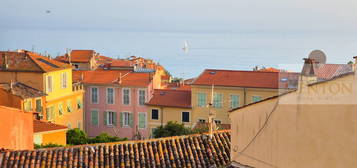 Menton, studio 28 m2 , rénové par architecte, pleine vue mer